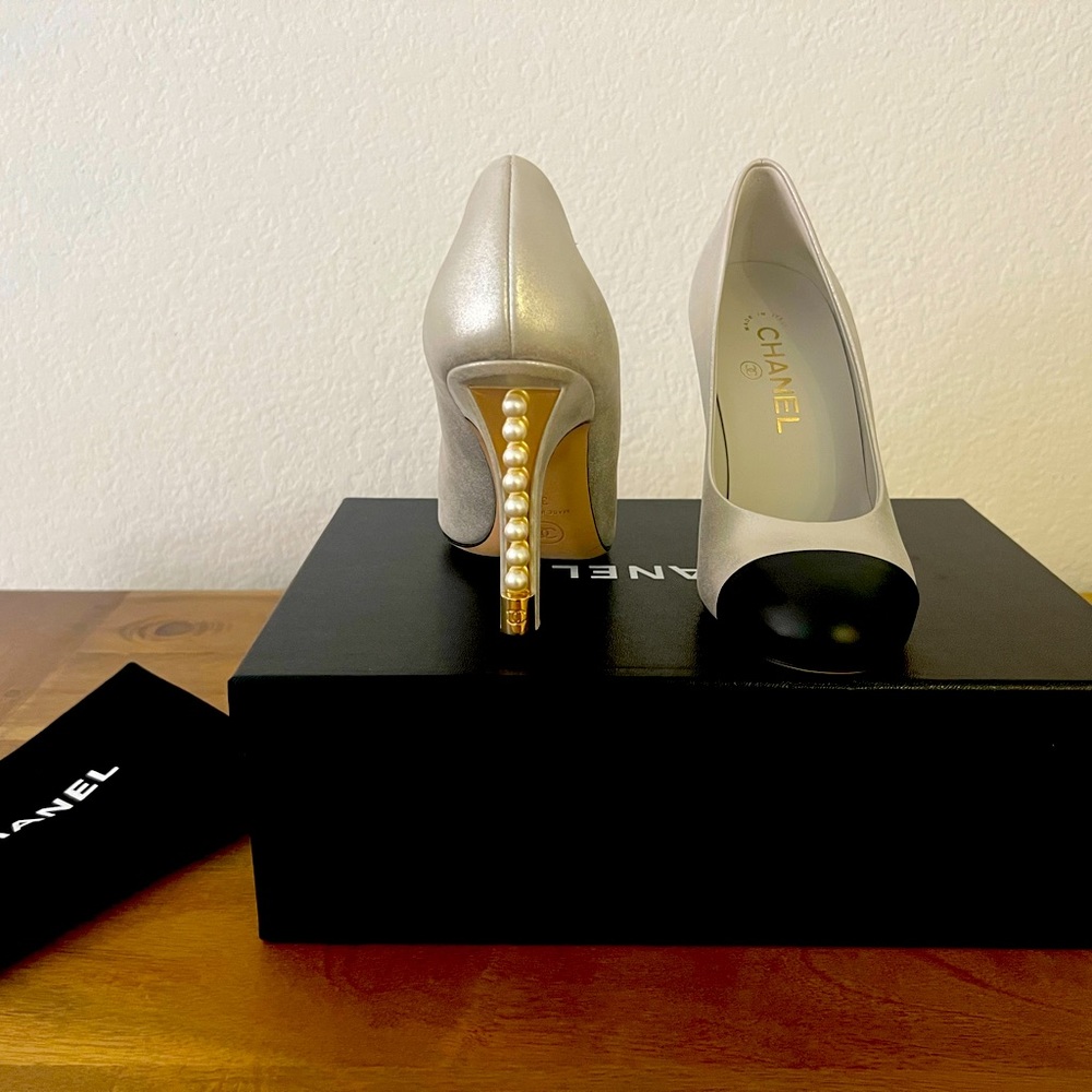 Chanel Pumps with Pearl Heel | Silver  Black | Size 36